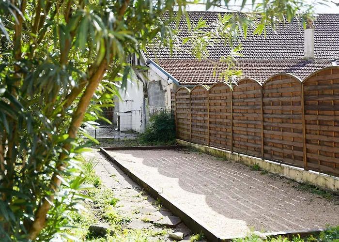 Holiday home La Maison Abaselle - 10 Personnes - Jardin Tarbes